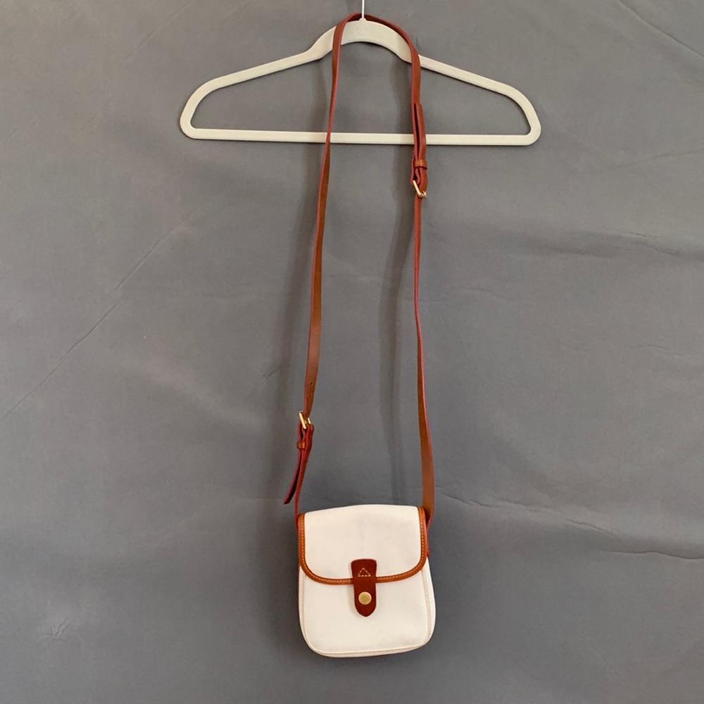White Dooney & Bourke crossbody purse
